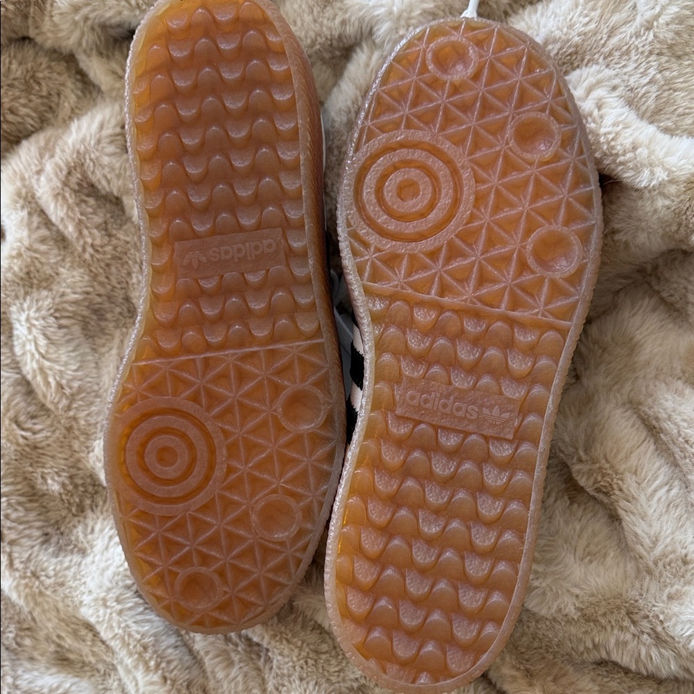 Adidas White and Black Sneakers with Gum Sole Sambae 7.5 - Picture 4 of 8